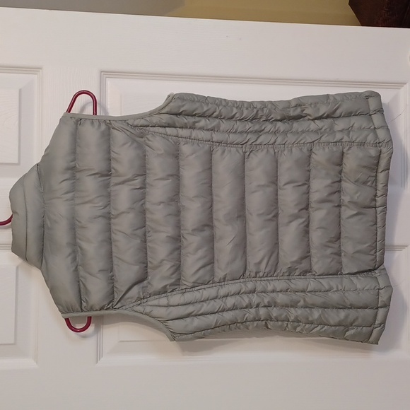 32 degrees, sz M, gray puffer vest, full zip with 2 pockets. - Picture 4 of 8